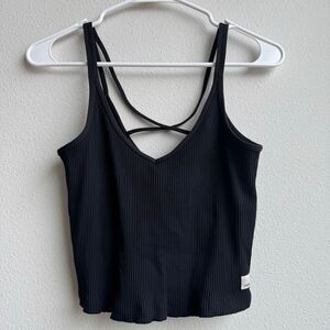 Vuori Rib Crop Top Black Marsala Athletic Workout Gym Tank Strappy Size Medium?